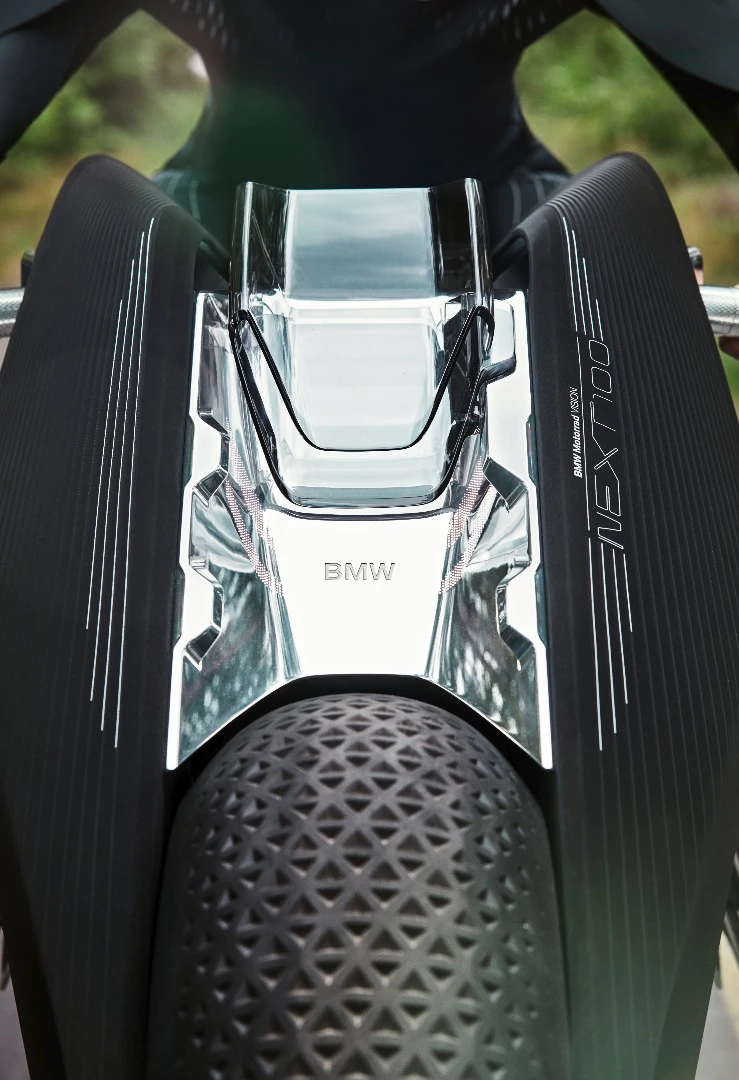 The windscreen and front elements of the Motorrad Vision Next 100 are designed to include daytime running lights