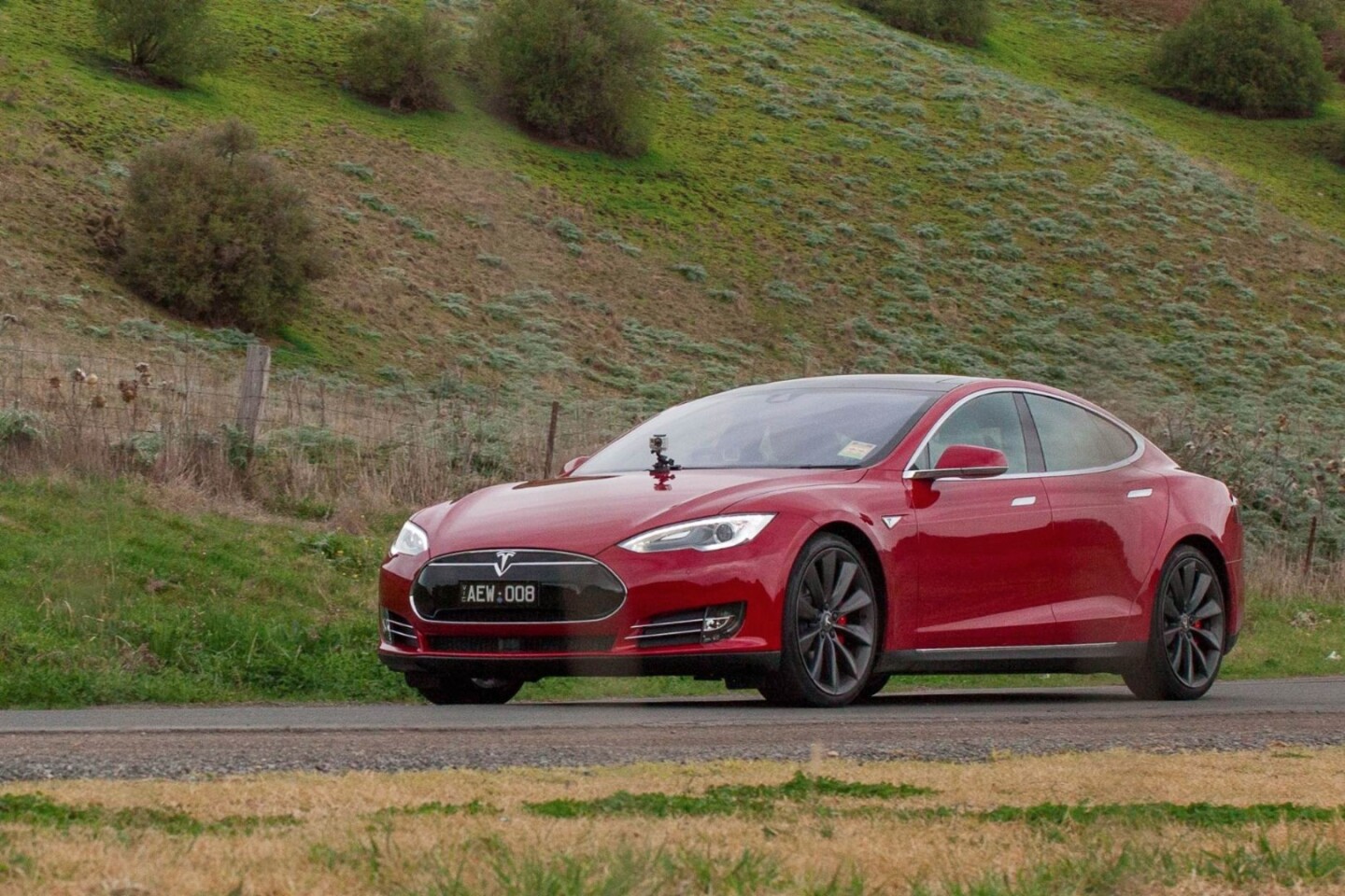 The Model S' instrument panel has been given an update to reflect what the radar is seeing