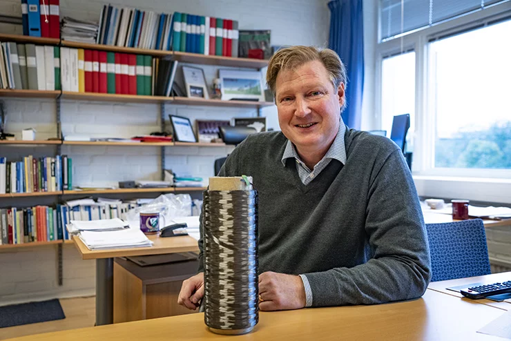 Leif Asp, Professor of Material and Computational Mechanics at Chalmers University of Technology, is the author of a new study highlighting the potential of carbon fibers to act as energy storage devices in vehicle design