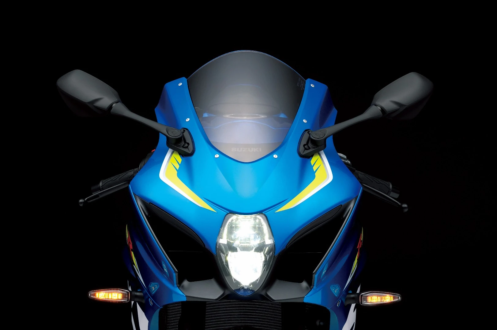 Small headlight, huge air scoops for the 2017 Suzuki GSX-R1000/R