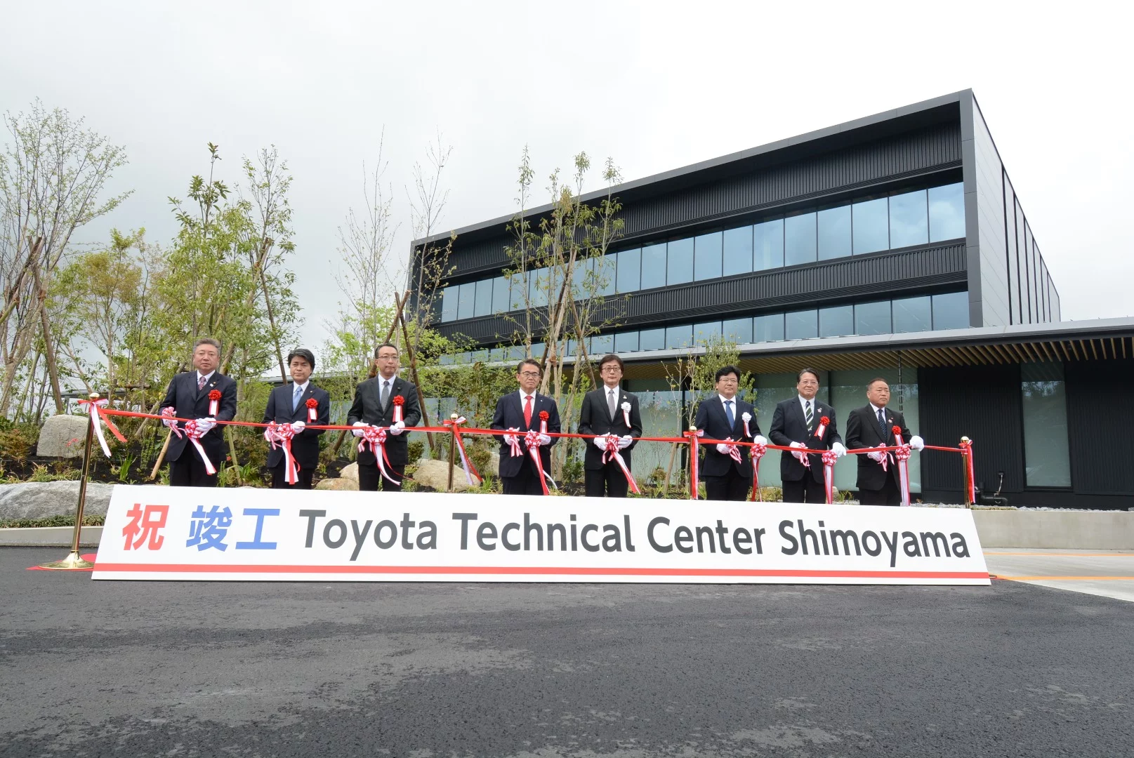 50 employees are online now at the Toyota Technical Center Shimoyama. There will be 3,300 employed there when construction is complete in 2023