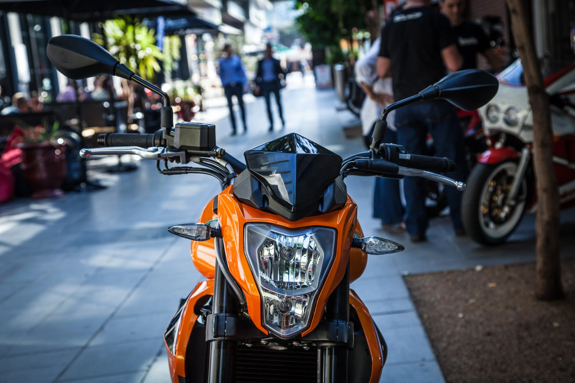 The Benelli BN302 - headlight (Photo: Loz Blain)