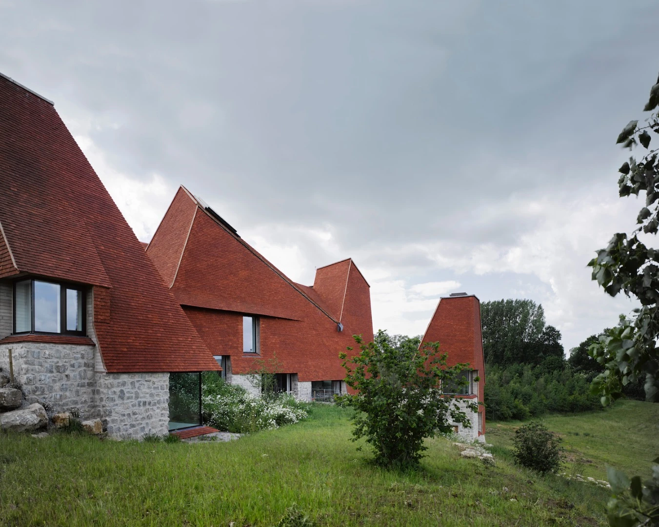 "The lively and sculptural house, despite its scale and grandeur, manages to also feel pleasingly domestic and intimate," says RIBA juror Sandra Coppin