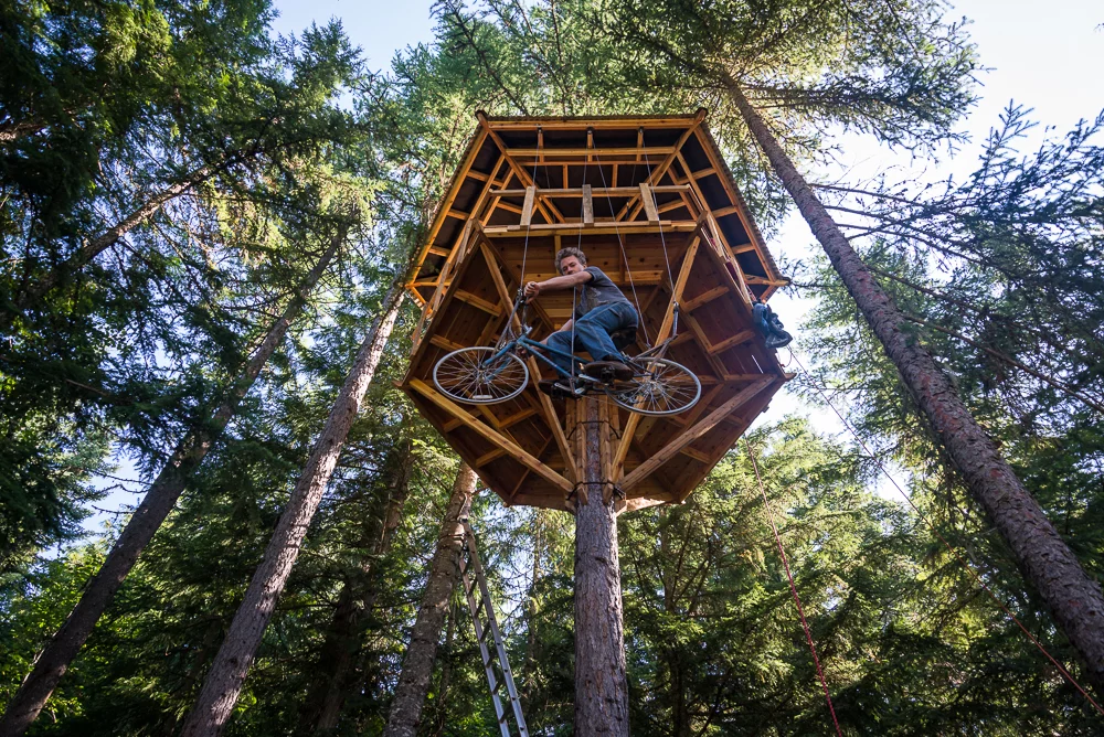 Ethan Schlussler has built his very own human powered bicycle elevator as a means to get up to his treehouse (Photo: Ethan Schlussler)