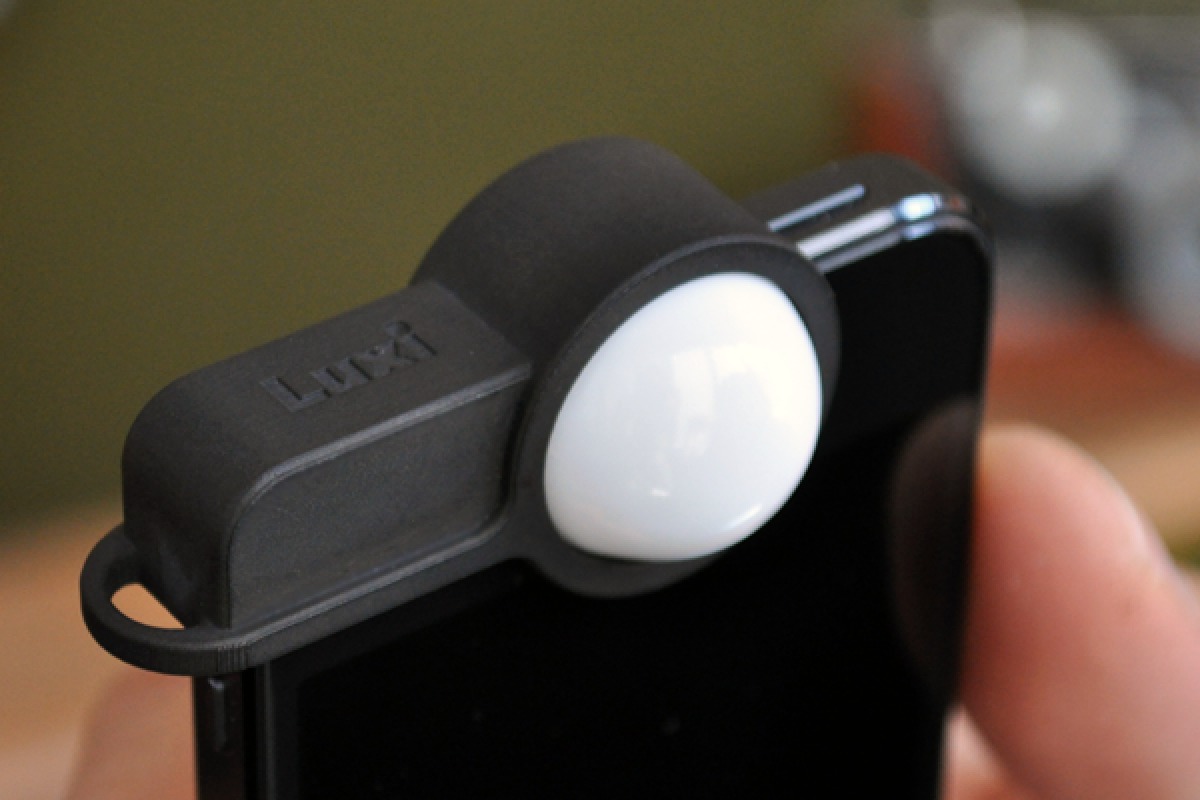 Luxi turns an iPhone into an incident light meter
