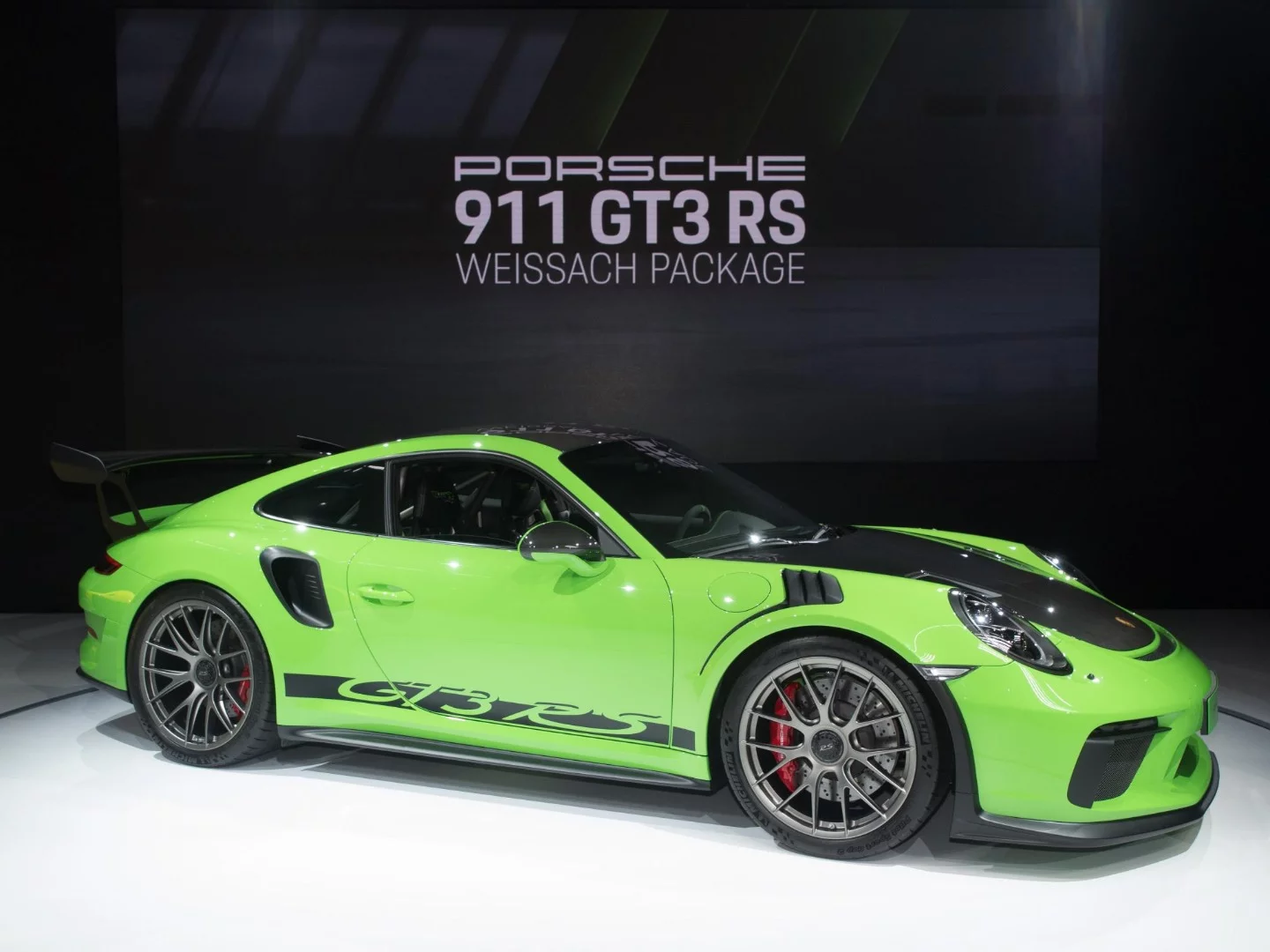 Porsche highlights the 911 GT3 RS with lightweight Weissach Package in NY