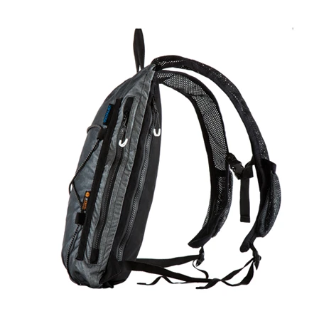 The Vamoose backpack has adjustable shoulder straps, strap pockets and an elasticized sternum strap