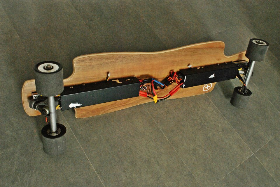 The Next Board is powered by a 6-cell lithium-polymer 22.2-volt 8,000-mAh battery pack located under the deck