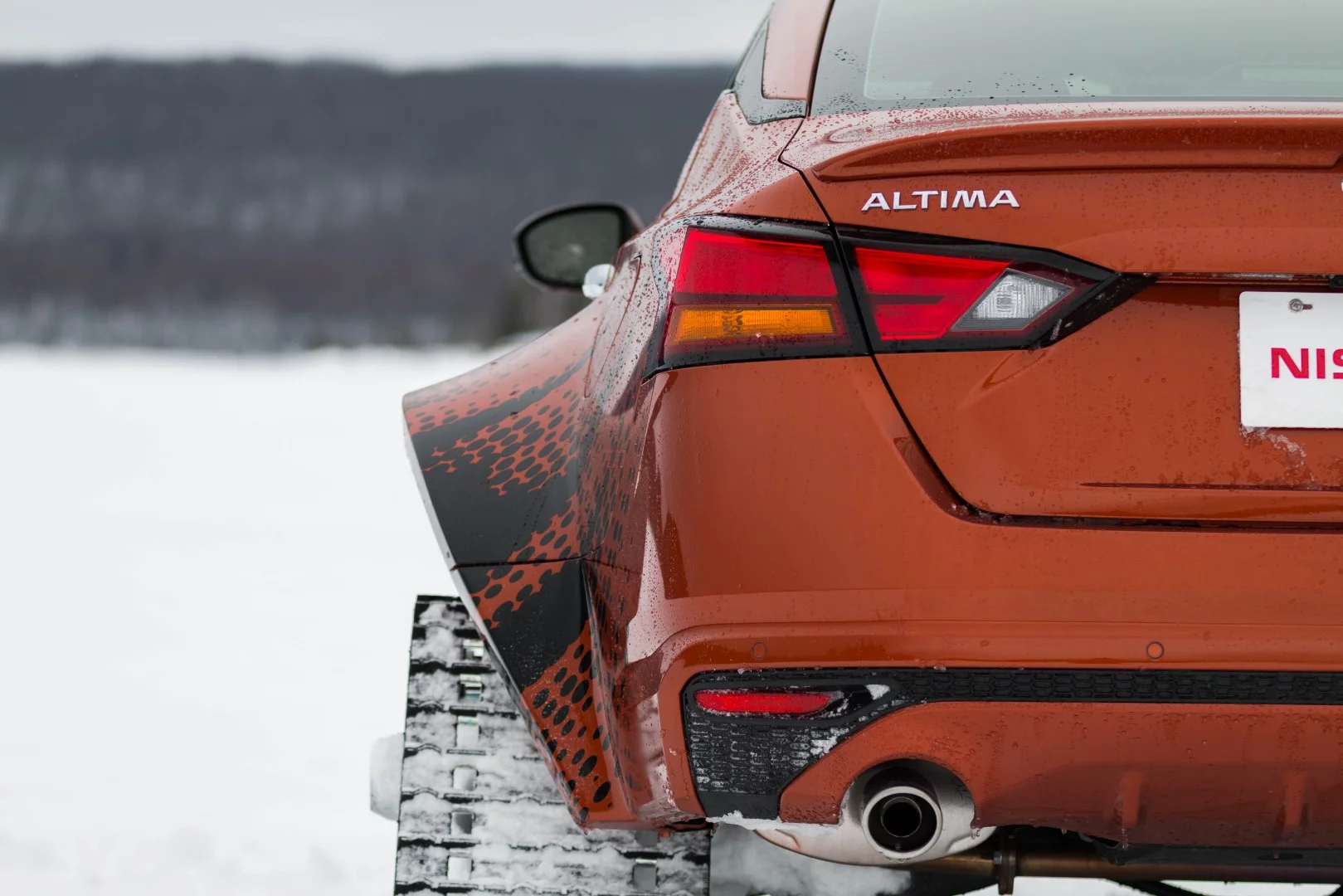 Nissan Altima-te AWD: wicked flared look to the wheel arches