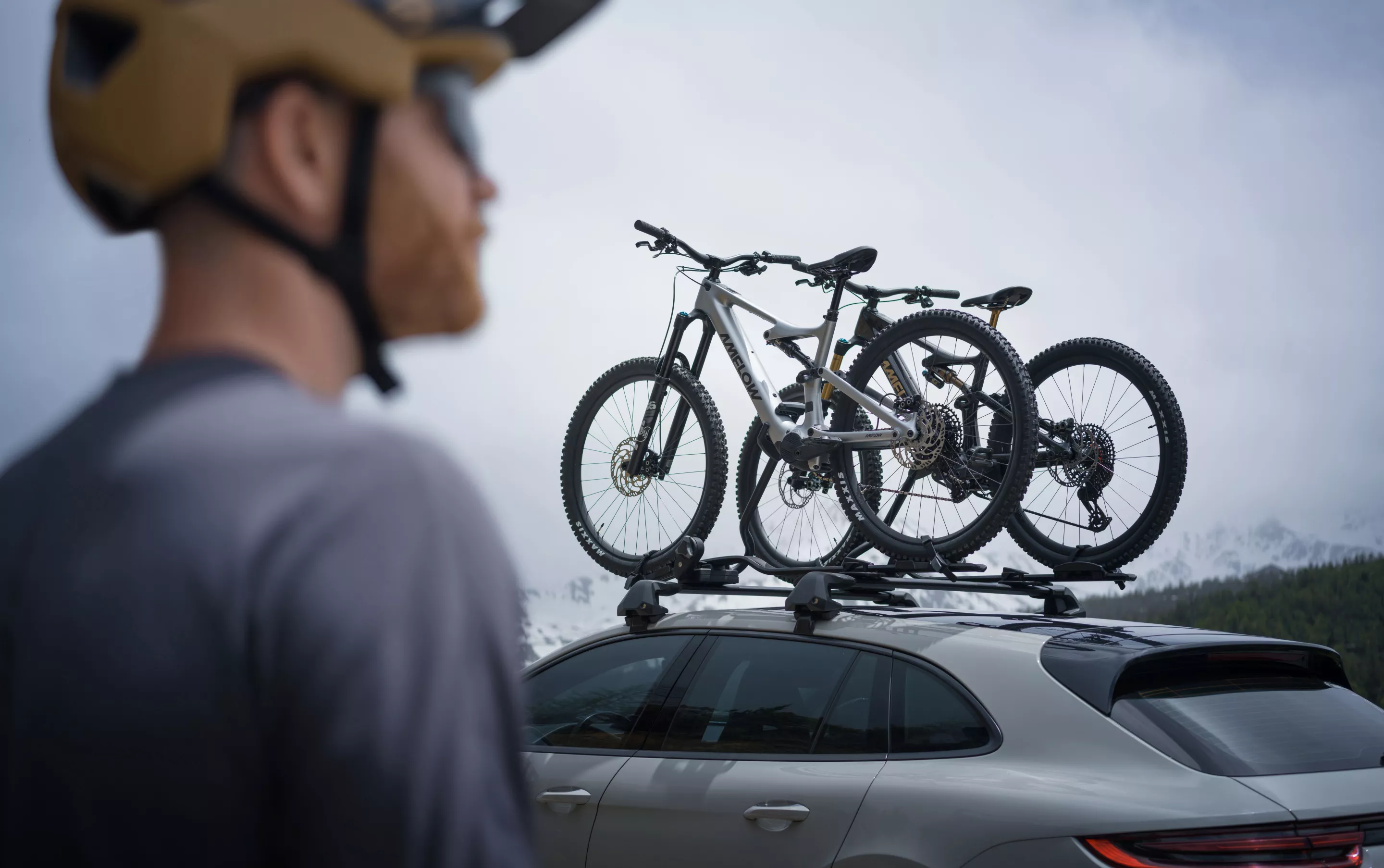 The Amflow PL Carbon ships with 29-inch carbon wheels as standard, but can accommodate a 27.5-inch rear wheel if preferred