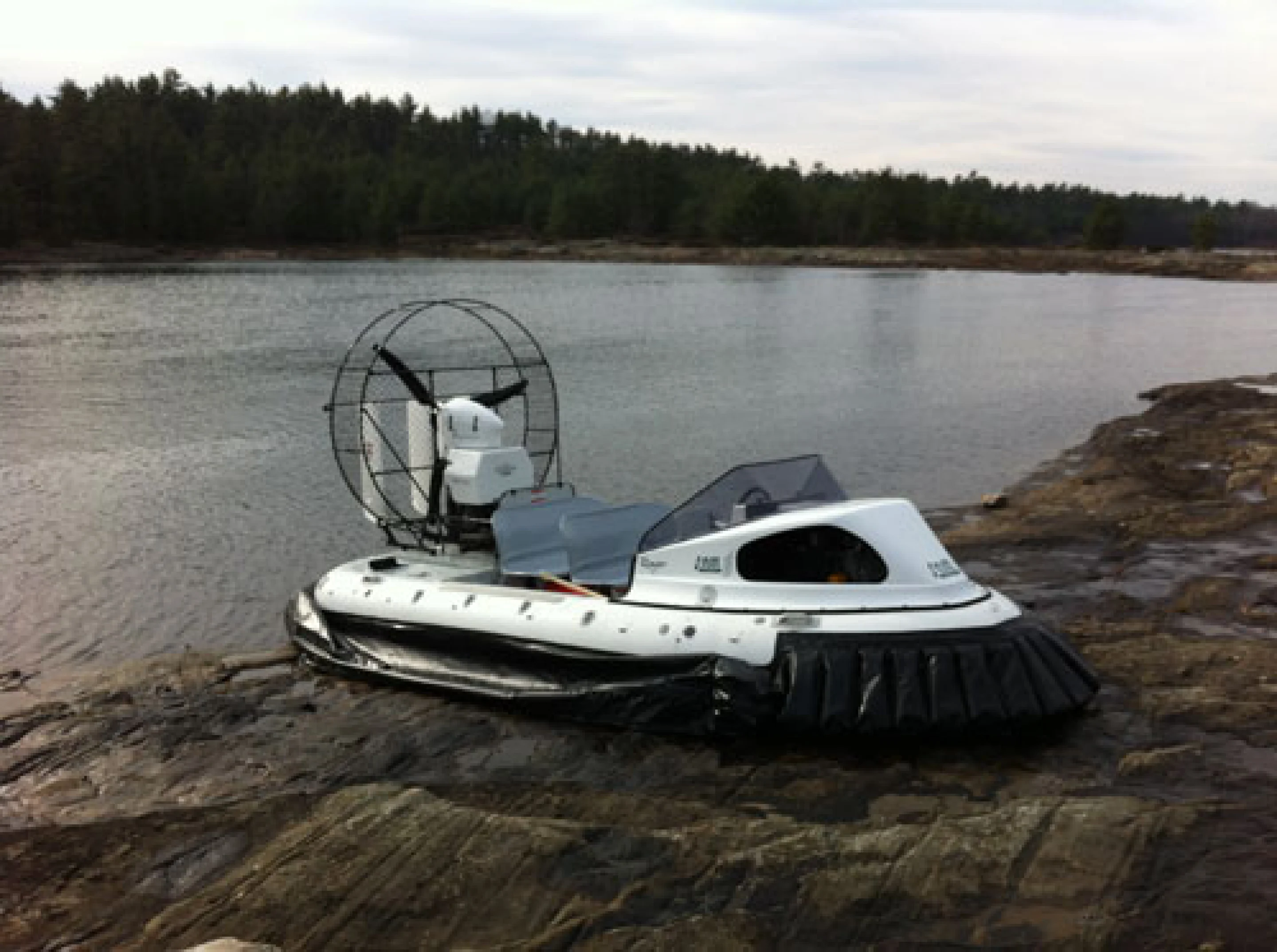 AirRider hovercraft uses hybrid design