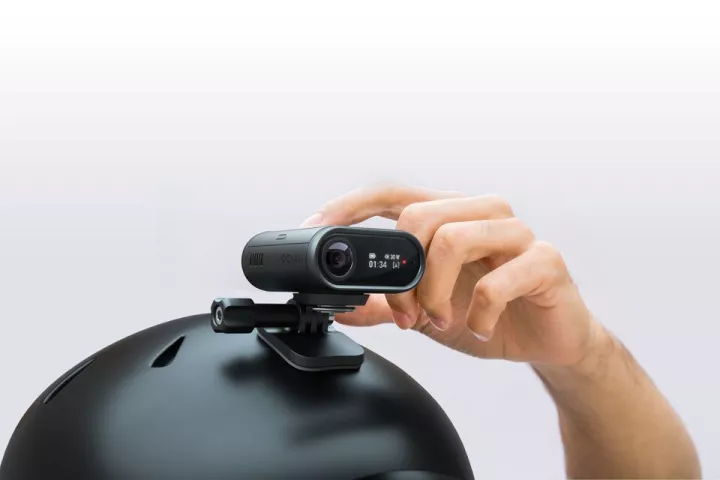 The Oclu features an aerodynamic shape and stereo microphones