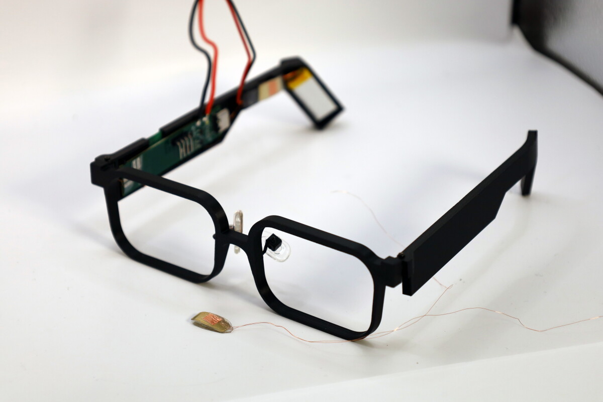 Battery-free smart glasses monitor your health using blink energy