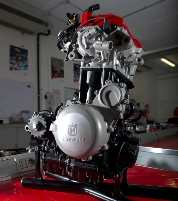 New 900cc parallel twin-cylinder engine