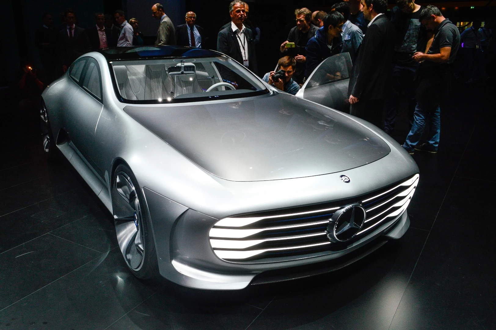 The Concept IAA also features advanced technologies like Car-to-X and optical finger navigation