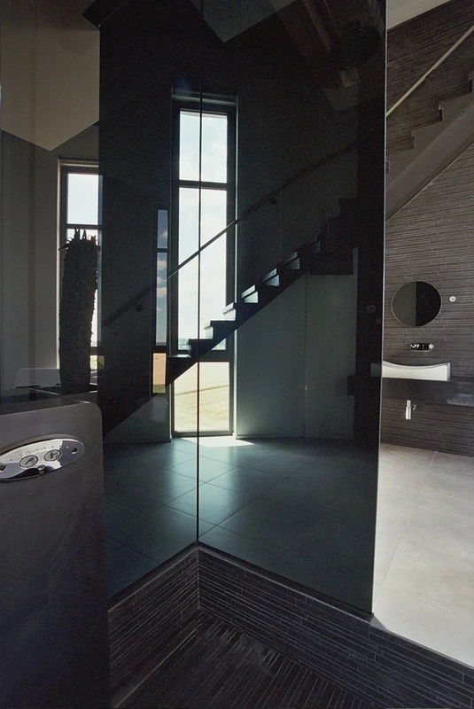 Renovation began in 2008, gradually converting the tower into a 6-story, 450-sq m (4,844-sq ft) home putting the space to maximum use (Photo: Bham)