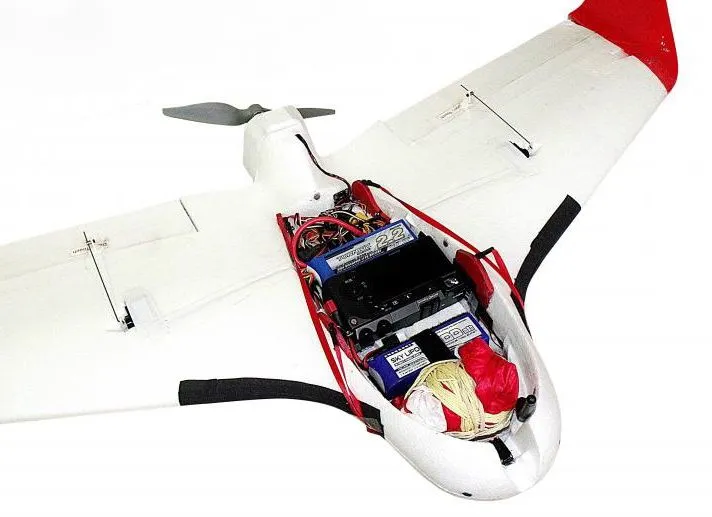 A look at some of the electronics and other features that Aeromao added to the stock Skywalker X5 Flying Wing
