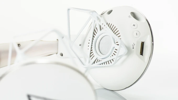 Vie Shair headphones use 60 mm planar magnetic drivers for minimal sound leakage and improved clarity