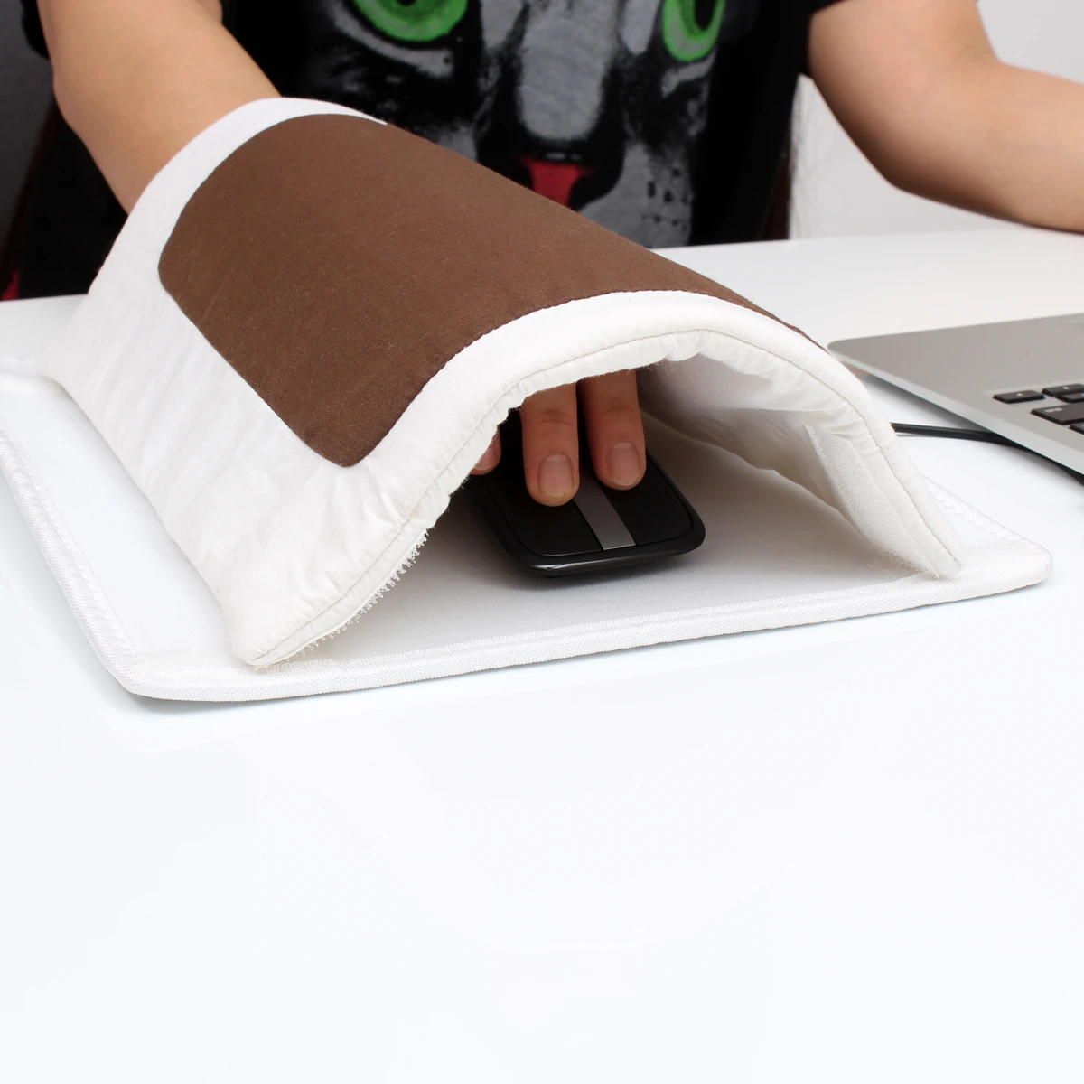 Thanko's Futon warming mouse pad