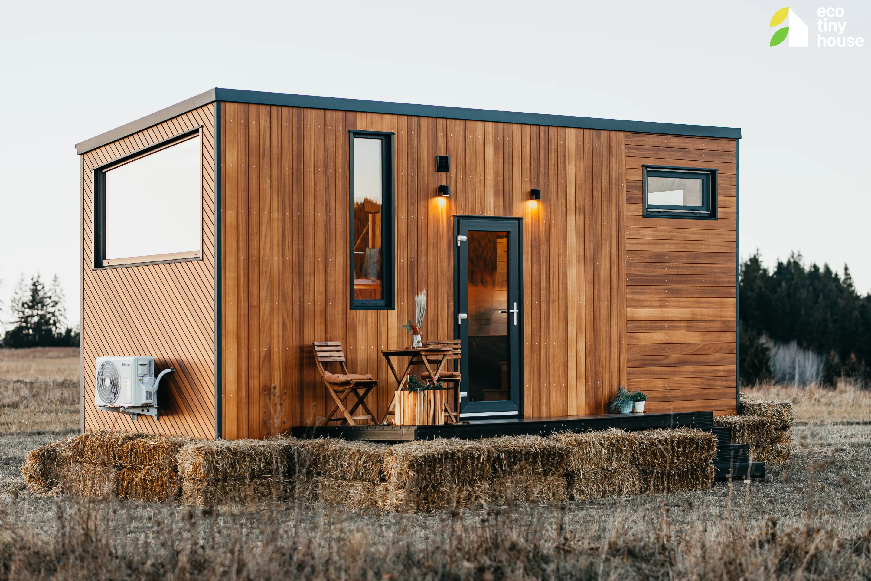 The Tiny Getaway is based on a double-axle trailer and has a length of 7.2 m (23.7 ft)