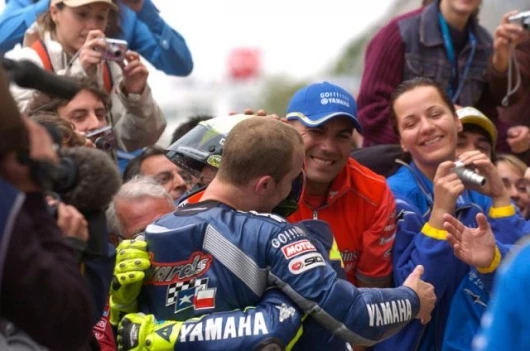 Rossi embraces Edwards in Parc Ferme - the Doctor obviously likes the idea of a partner who can pull his weight and Edwards showed today that he is capable of pushing competitors down into lower point-scoring positions