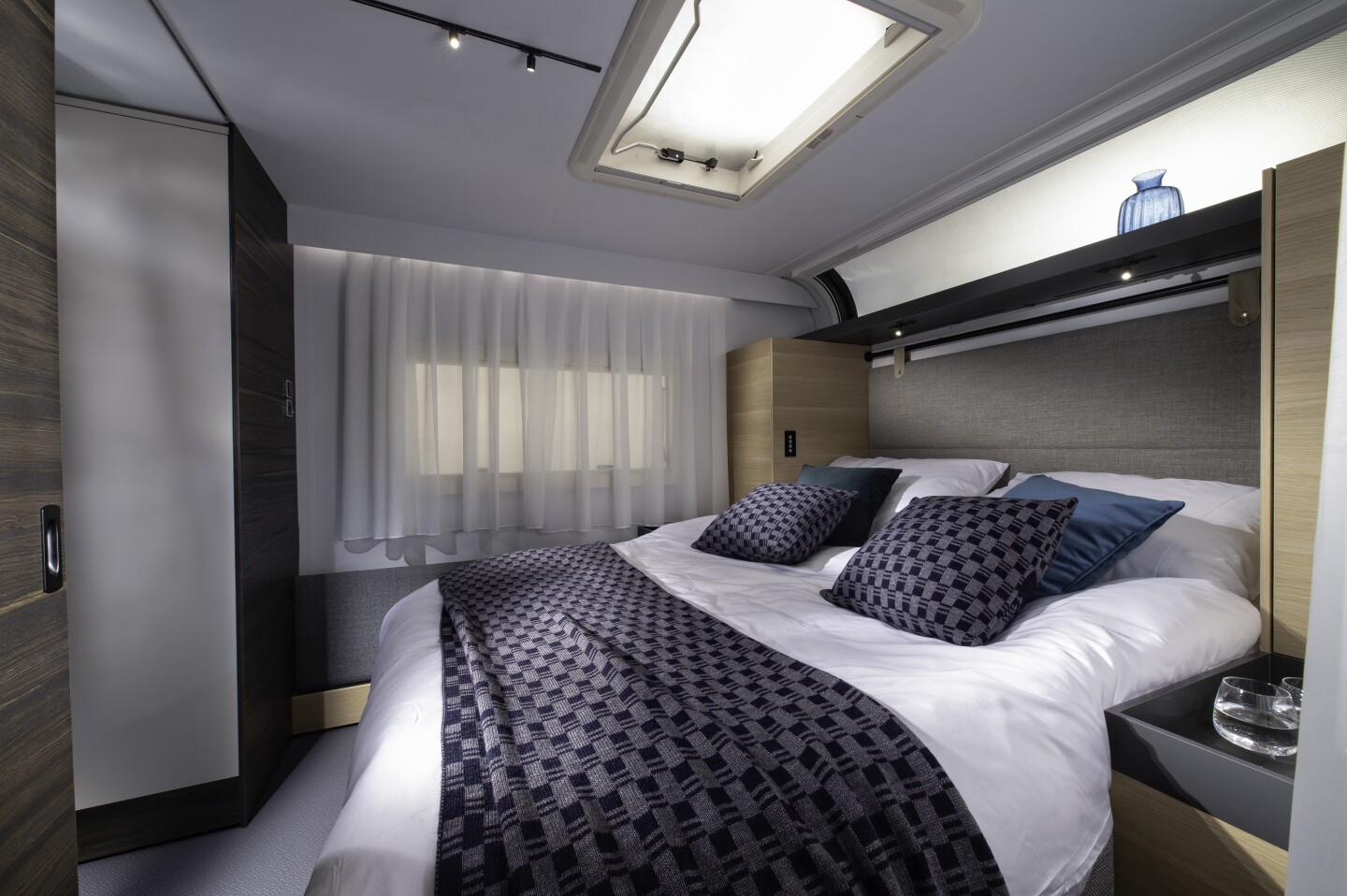 Adria Astella 754 DP bedroom