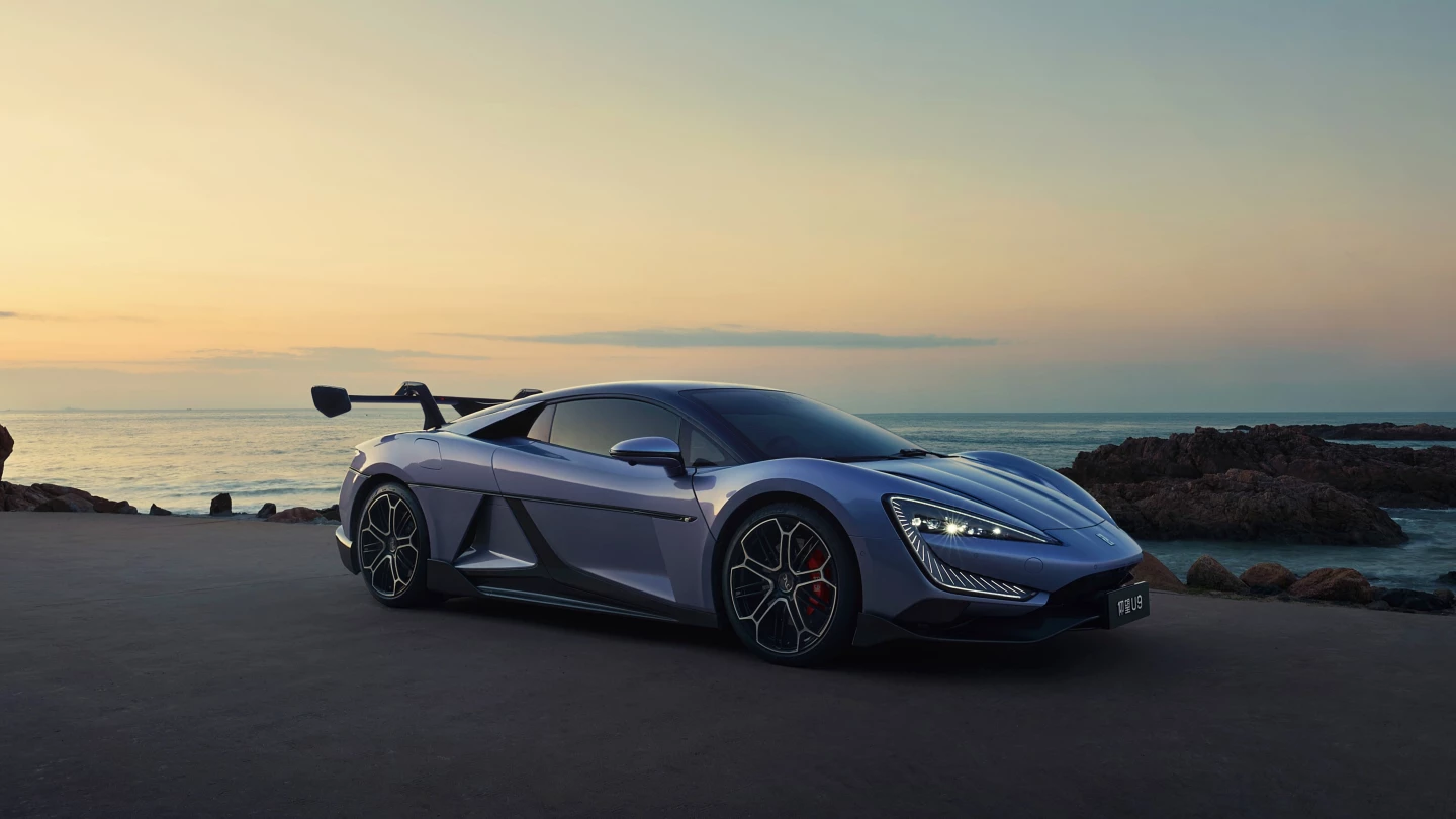 The current U9 sports a 80-kWh blade battery with LFP cells that can go from 30 to 80 % in 10 minutes