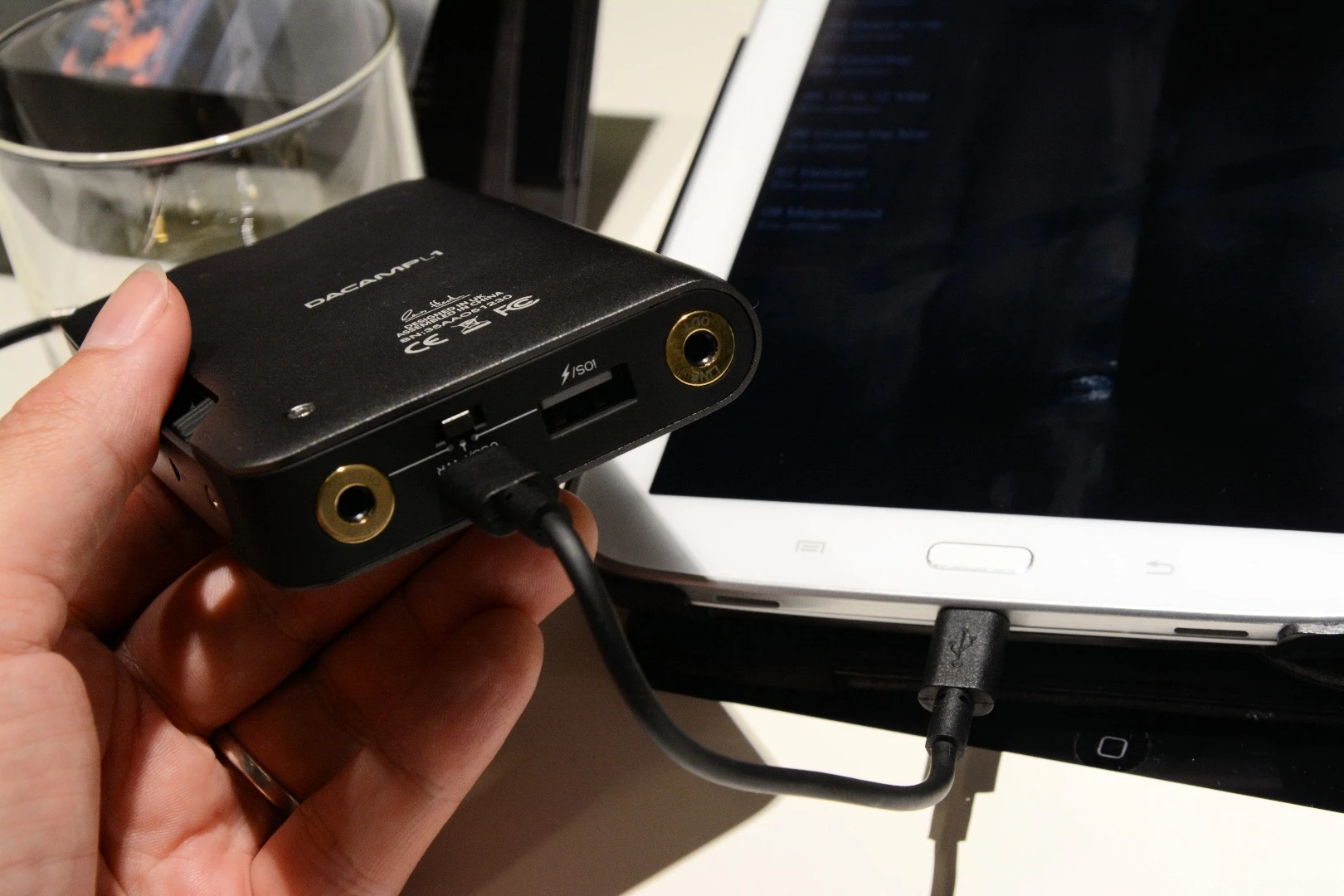Juice from the Dacamp L1's own 4,000 mAh Li-ion battery can be shared with the plugged-in smartphone or tablet
