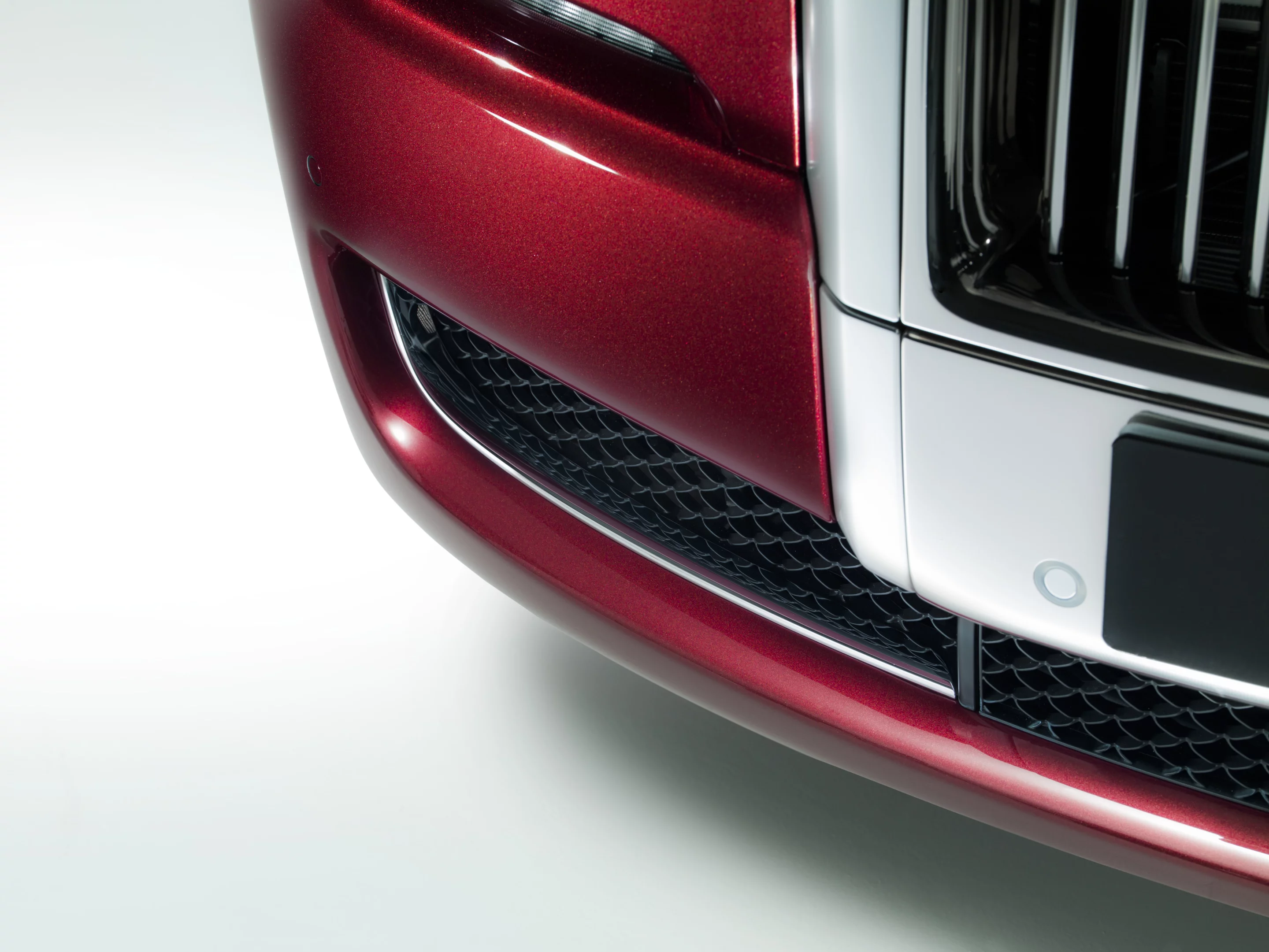 Rolls Royce Ghost Series II: air intakes and parking sensors