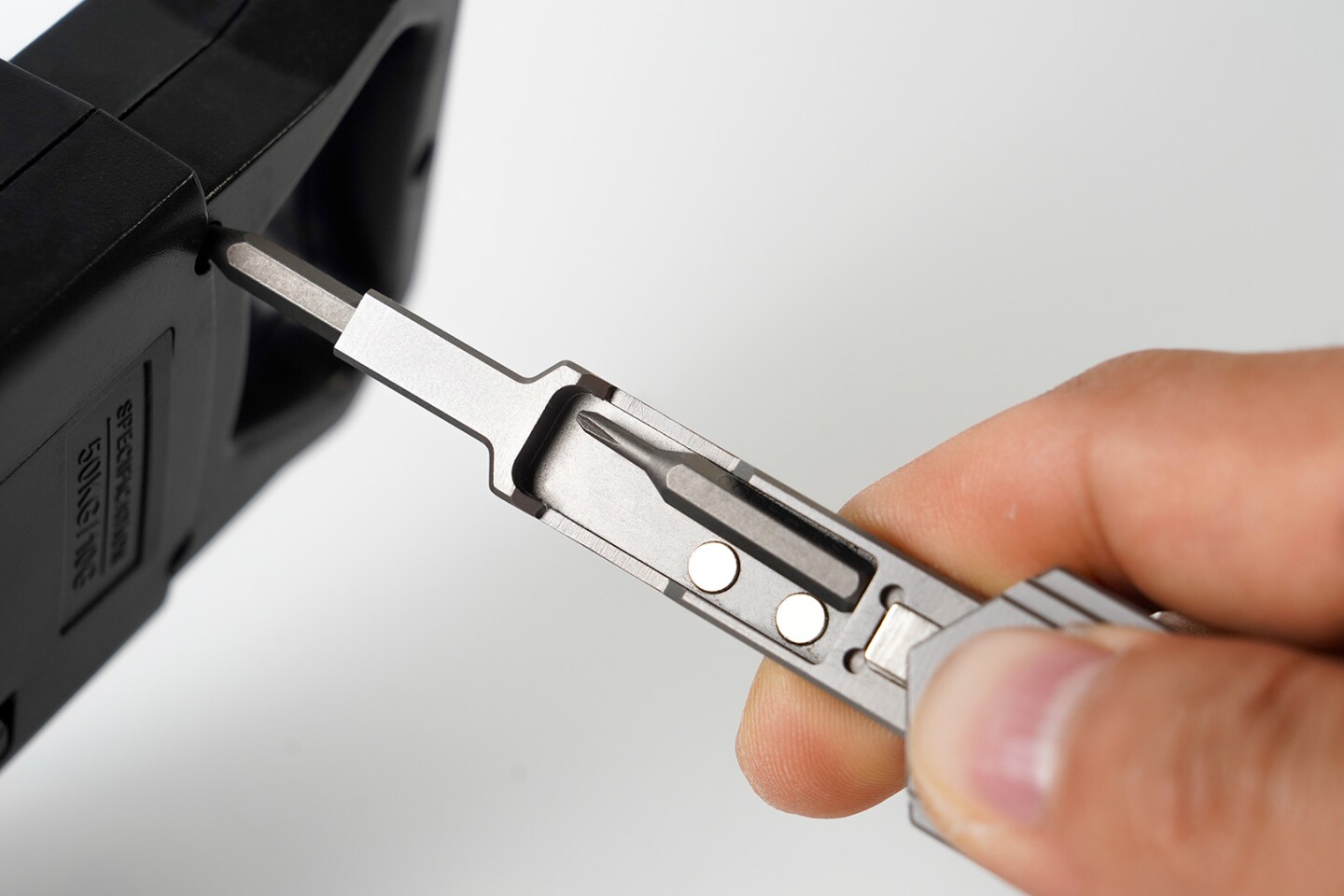 The VersaLink comes with two magnetically-retained bits included