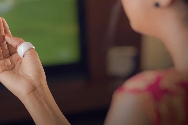 Fin wraps around your thumb and by using its built-in sensors, is able to track its movement in relation to your palm