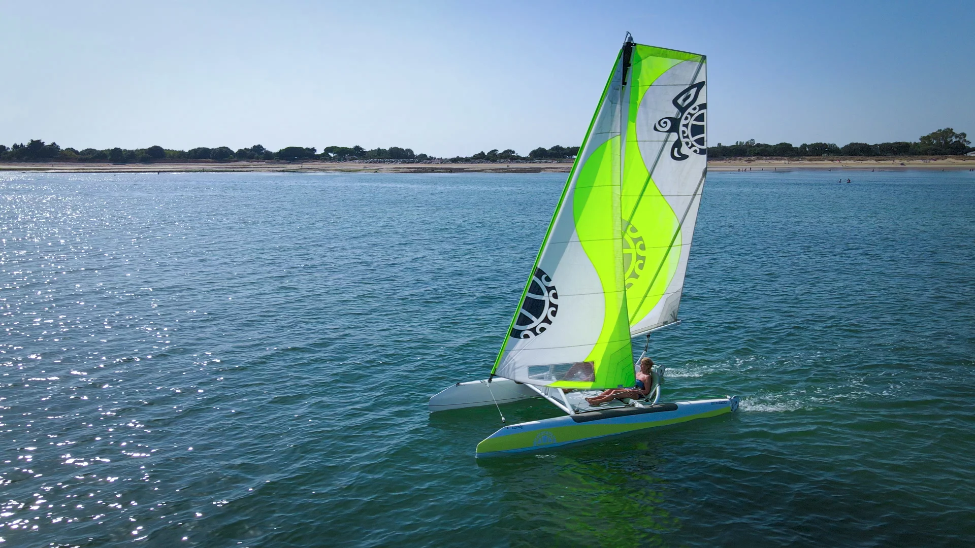 Sailing speeds of up to 15 knots are possible