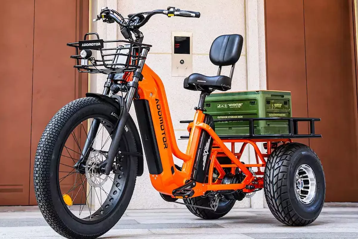 With a 1400-W (peak) motor, dual battery option and chunky 7-inch fat tires at the back, this e-trike is built to "deliver superior traction when cruising on smooth pavement, bumping over potholes, gliding over sandy paths, or crunching across rocky trails"