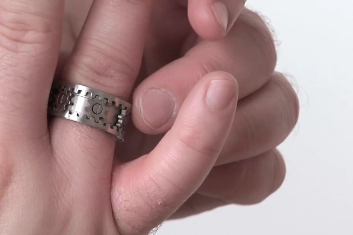 The Kinekt Gear Ring. Want.