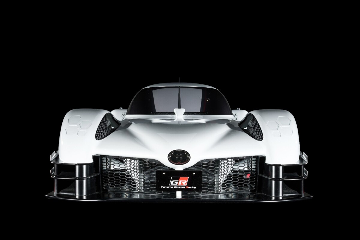 Along with its advanced hybrid propulsion system, the GR Super Sport has race-inspired aerodynamics