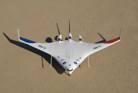 Boeing's Blended-Wing Body (BWB) X-48B prototype at Rogers Dry Lake, adjascent to NASA DFRC. Photo by Tony Landis, Boeing.