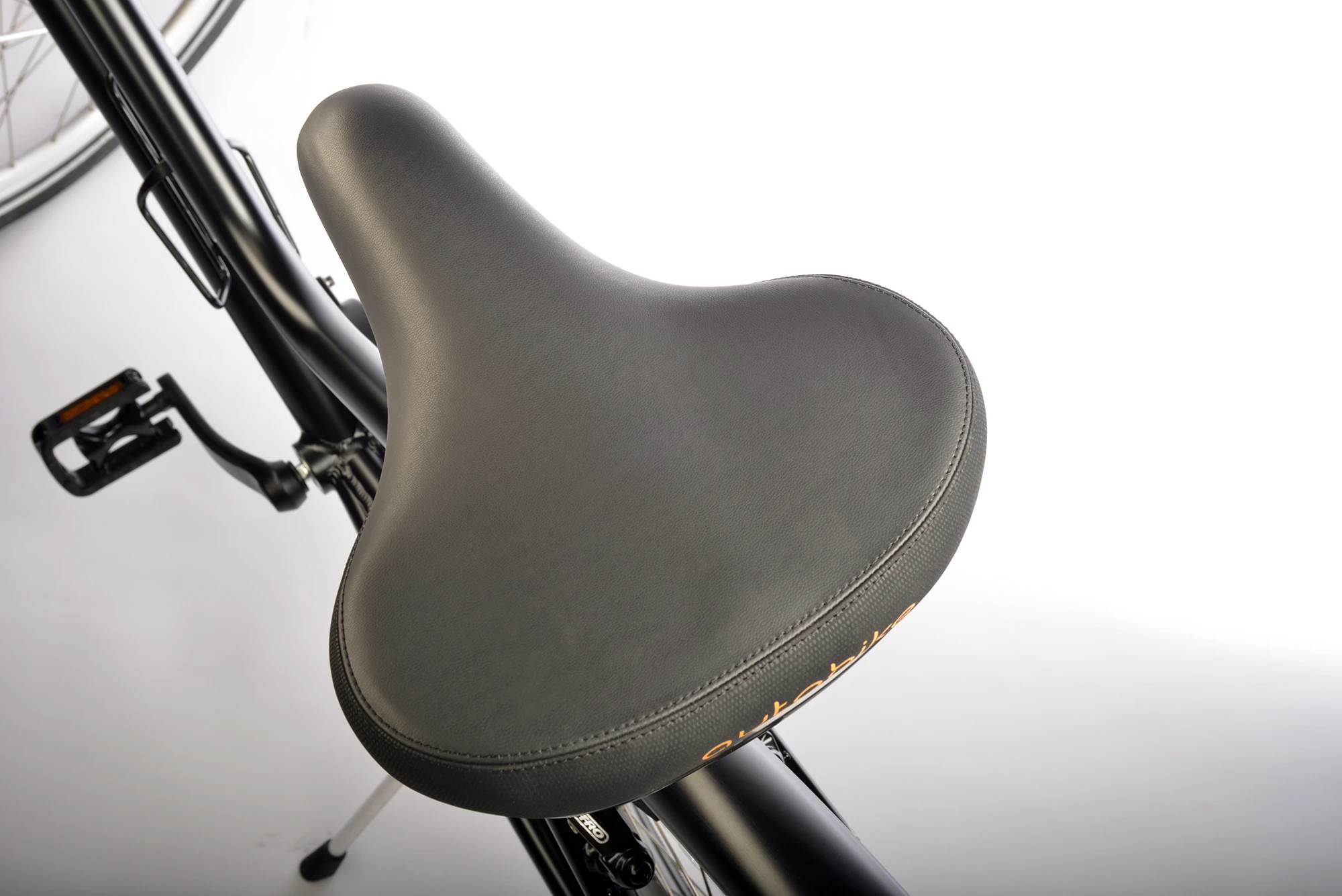 The Autobike Voyage ST's big squishy saddle