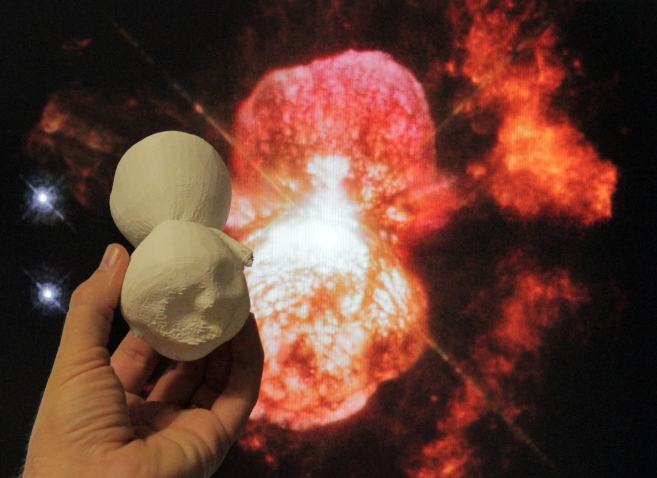 The 3D-printed model of the Homunculus Nebula is compared to a Hubble image of the object. (Image: NASA Goddard (inset: NASA, ESA, Hubble SM4 ERO Team)