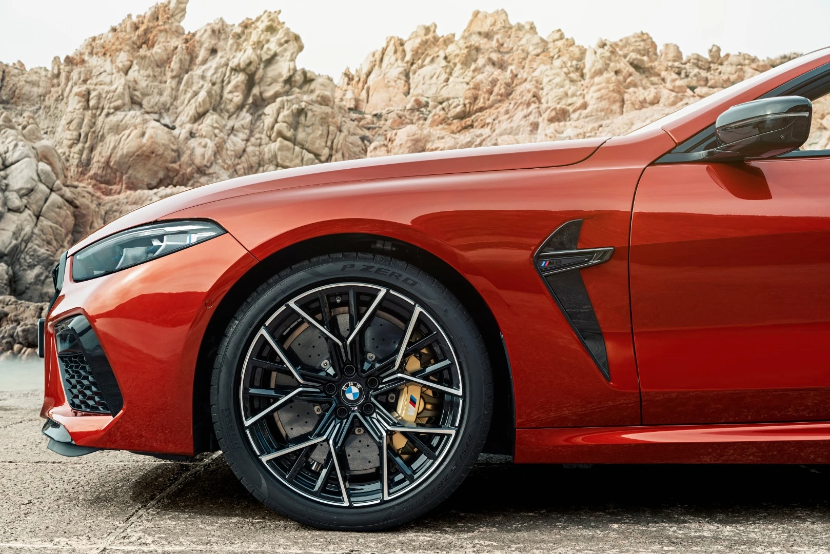 20-inch lightweight wheels are standard on the M8