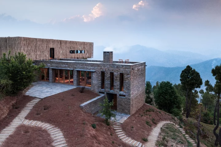 The Kumaon Hotel features a cantilevered dining room that juts out over the valley below