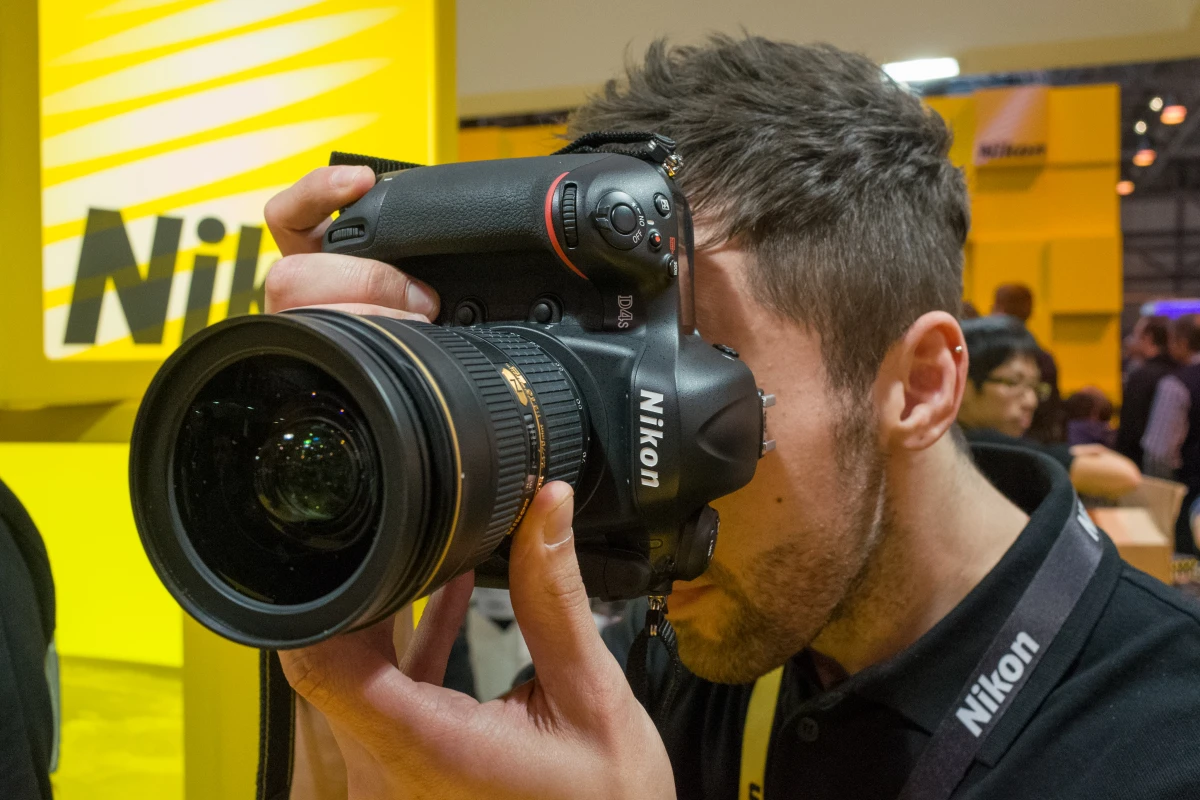 Gizmag goes hands-on with the soon-to-be-released Nikon D4S professional DSLR