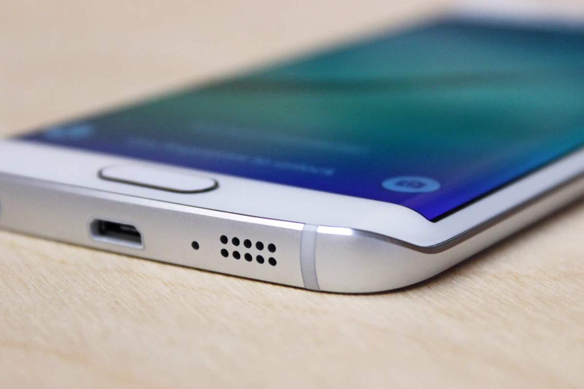 Gizmag reviews the better-looking version of the best phone you can buy, the Samsung Galaxy S6 edge (Photo: Will Shanklin/Gizmag.com)