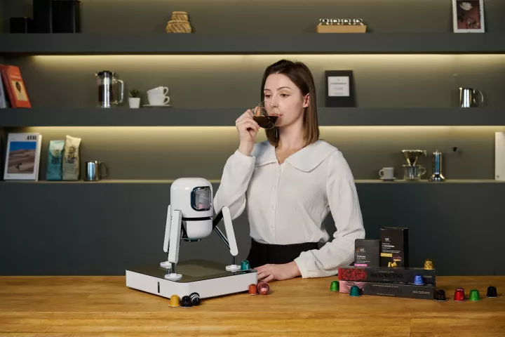 "Duobo's dual-capsule extraction system allows for two-shot layered blending, making it possible for users to create and savor their own distinctive blends," says LG