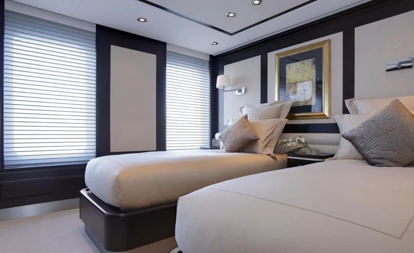 M/Y Helix guest bedroom