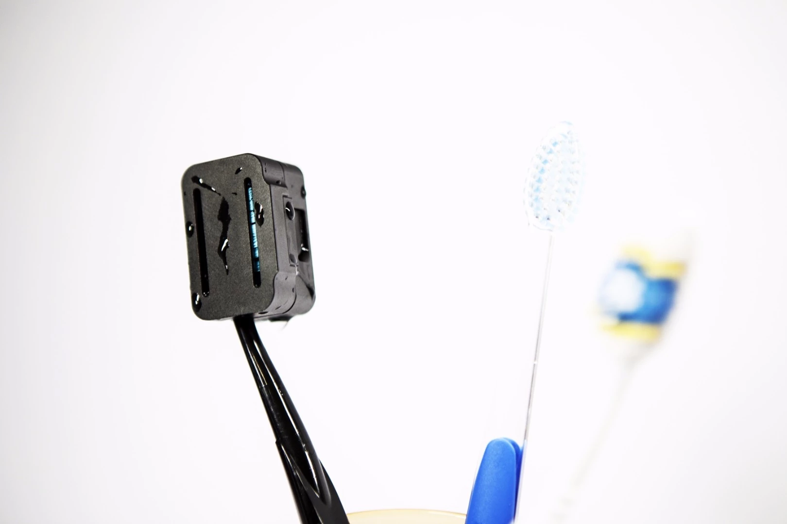The Brushield minimizes the risk of a tooth brush coming into contact with external threats, such as dirty toothbrush holders