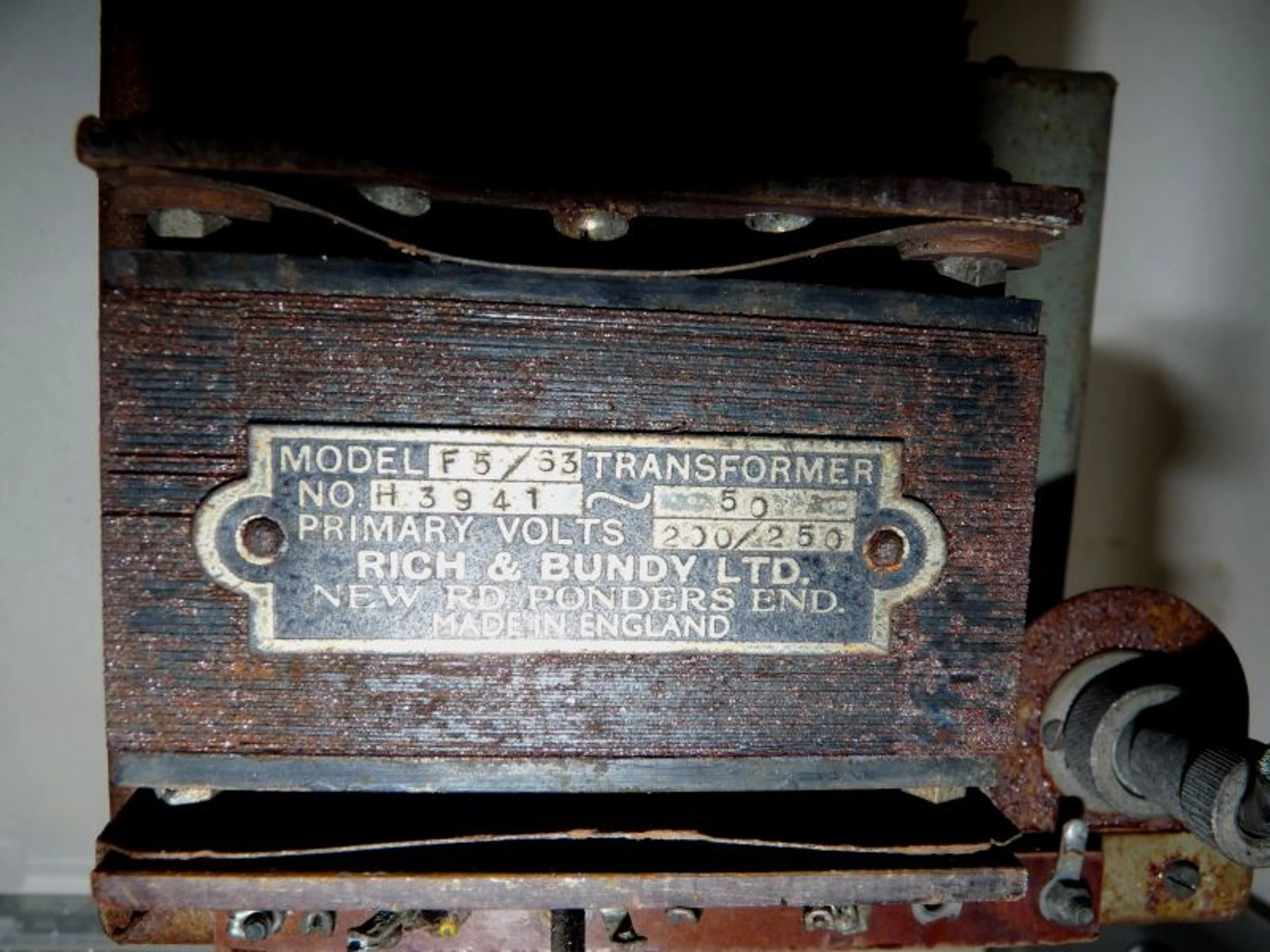 Component maker's plate on Chassis 1A