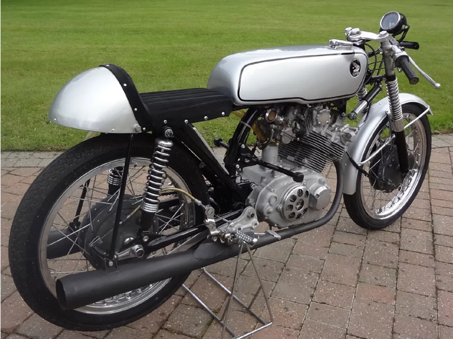 Honda CR93s were the bikes that built Honda's name for speed and reliability at racetracks grass-roots level. They are now beginning to move into "highly desirable racing bikes in vintage classes and by fetching £41,440 ($63,142), this 1962 Honda CR93 is now among best-of-breed for Japanese collectibles. Lot 90 at H&H Imperial War Museum Duxford held on 13 October, 2015, it sold off an estimate of £28,000 to 32,000 ($43,000 - $49,000)