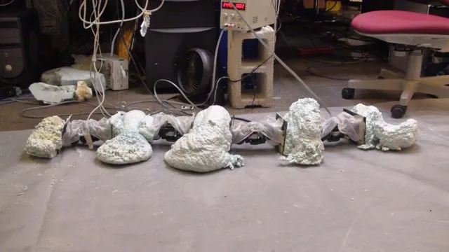 FoamBot built this snakelike robot out of electromechanical modules and self-hardening foam (Photo: ModLab)