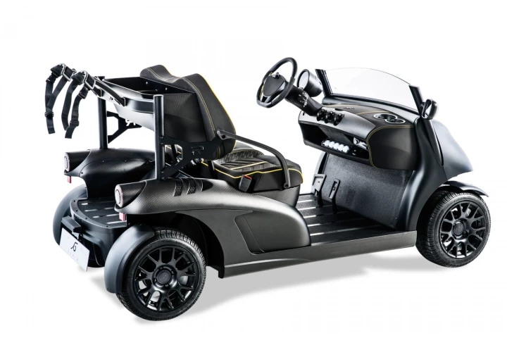 Garia teamed up with top-end luxury car customizer Mansory to create the Garia Mansory Currus