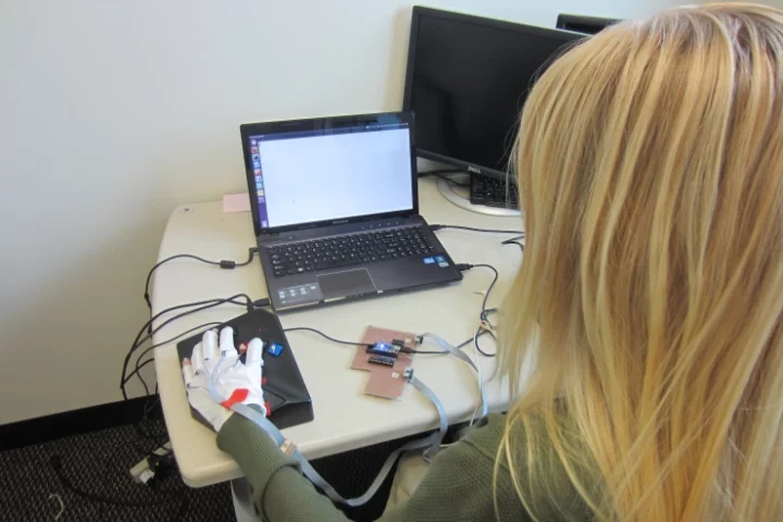 The wearable computing glove delivers vibrations to the wearer's knuckles that correspond with the typing sequence of a phrase in Braille